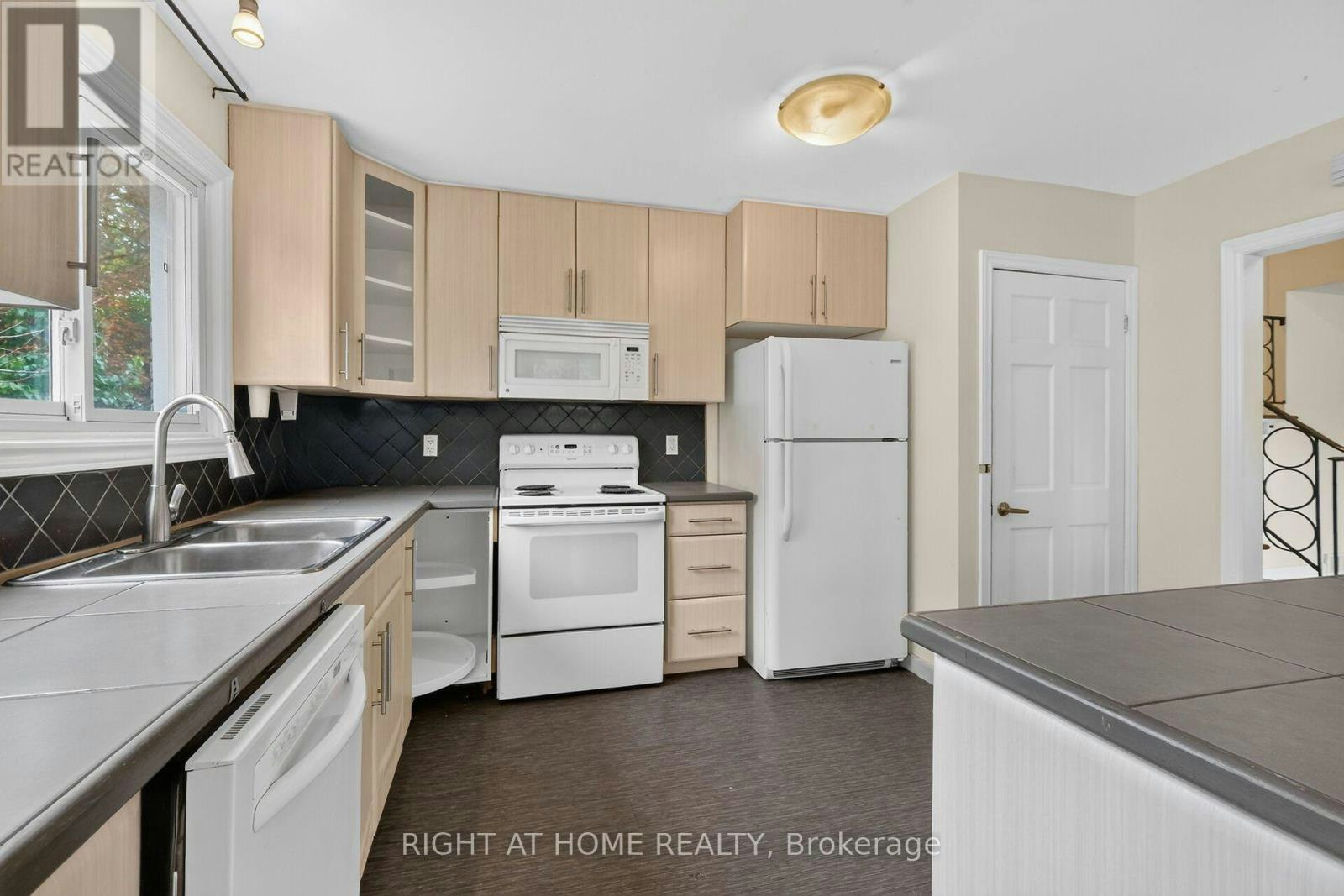1478 Orchard Ave Orchard Avenue, Ottawa, ON, K1H 7C7 - 9