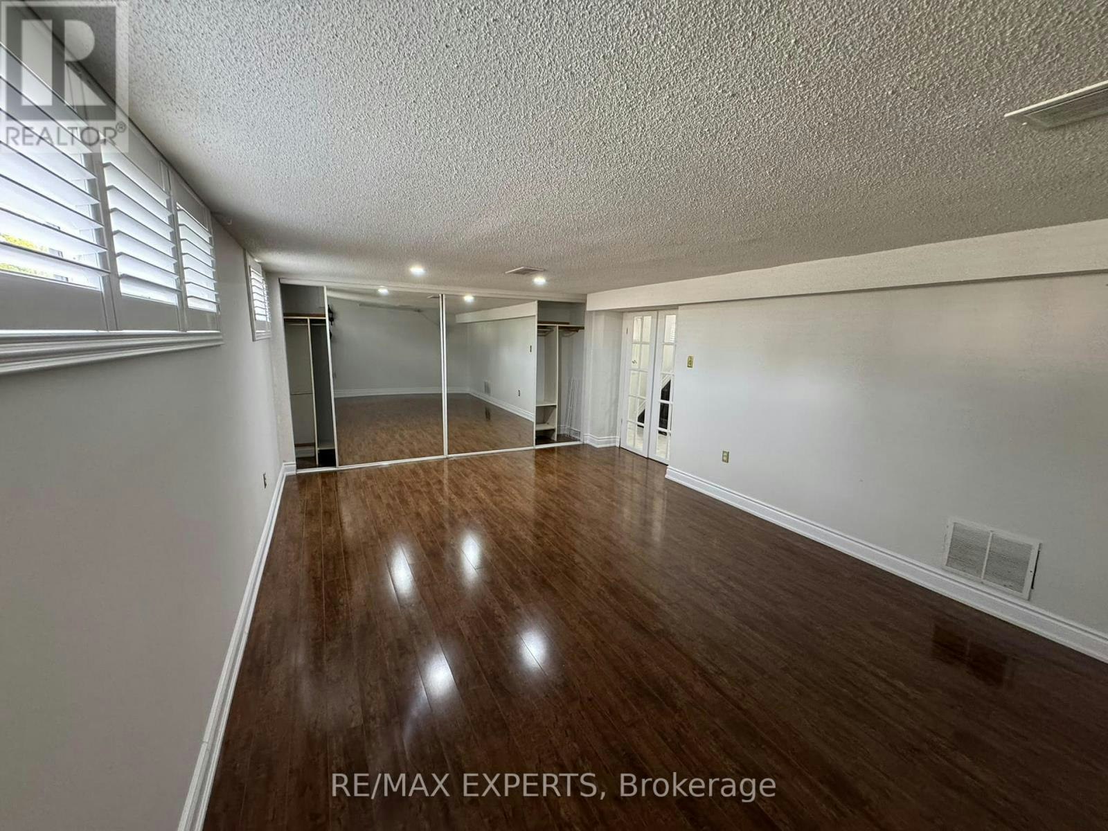 16 Bridgenorth Crescent, Toronto, ON, M9V 2M3 - 5