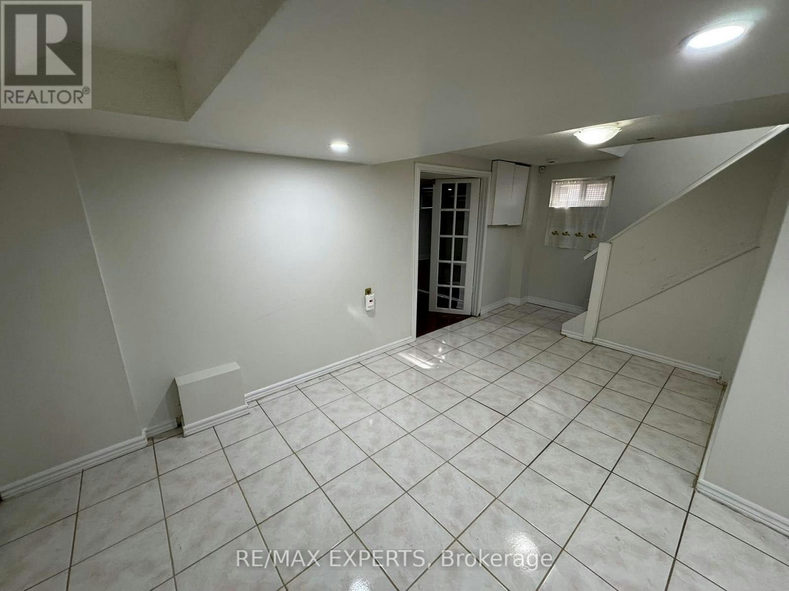 16 Bridgenorth Crescent, Toronto, ON, M9V 2M3 - 11