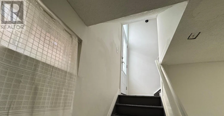 16 Bridgenorth Crescent, Toronto, ON, M9V 2M3 - 16