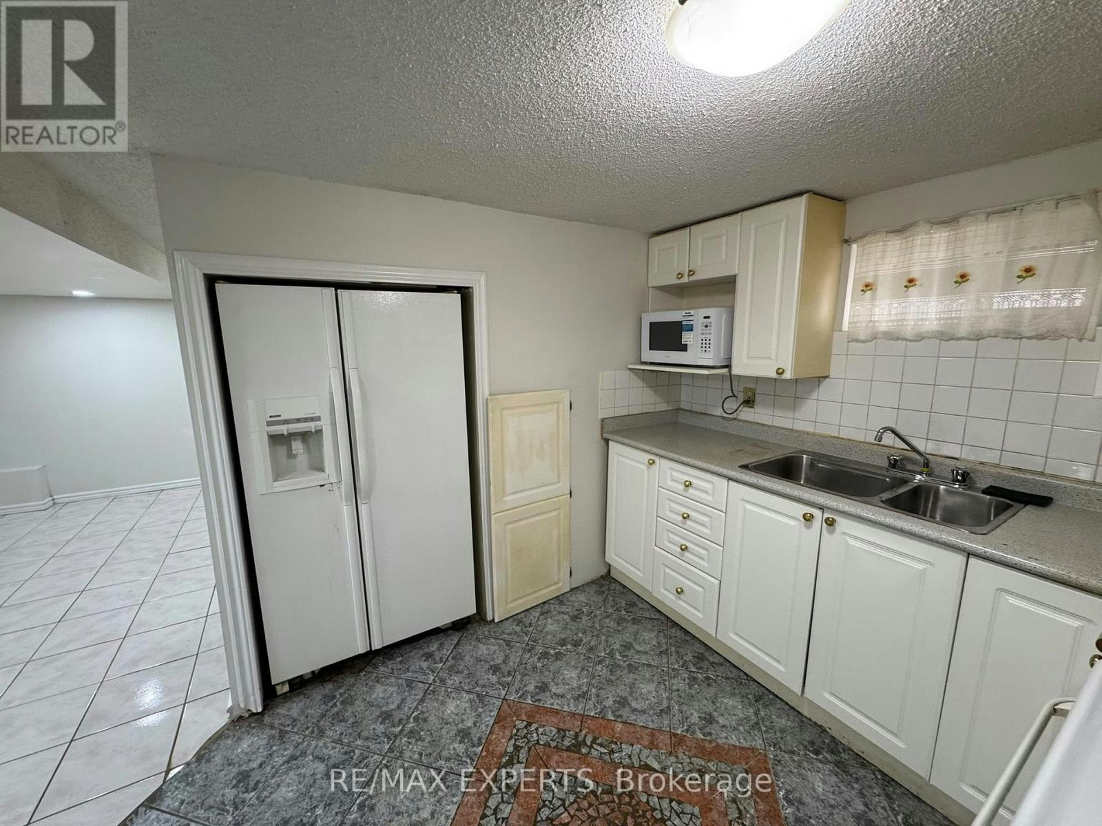 16 Bridgenorth Crescent, Toronto, ON, M9V 2M3 - 18