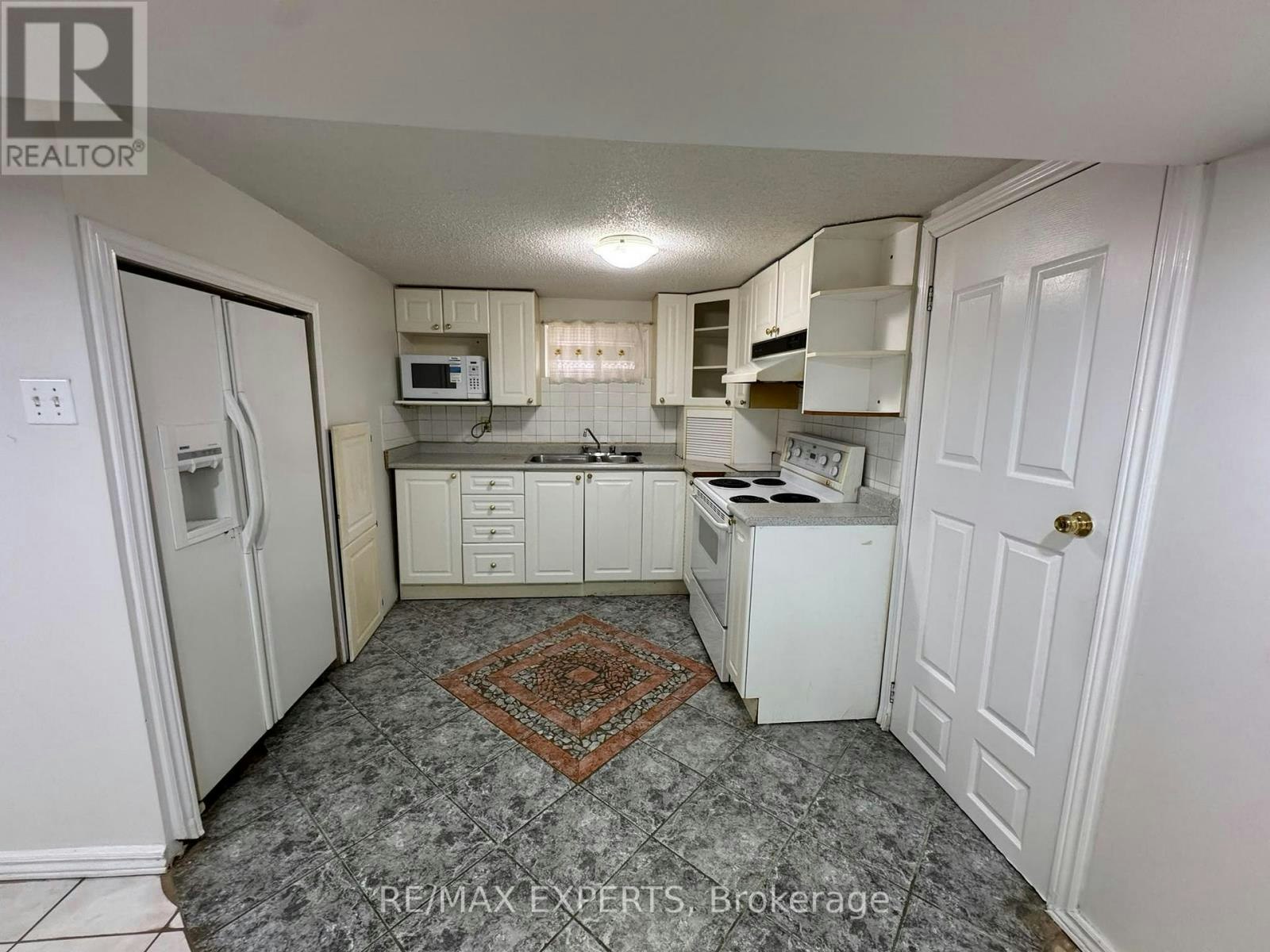 16 Bridgenorth Crescent, Toronto, ON, M9V 2M3 - 34