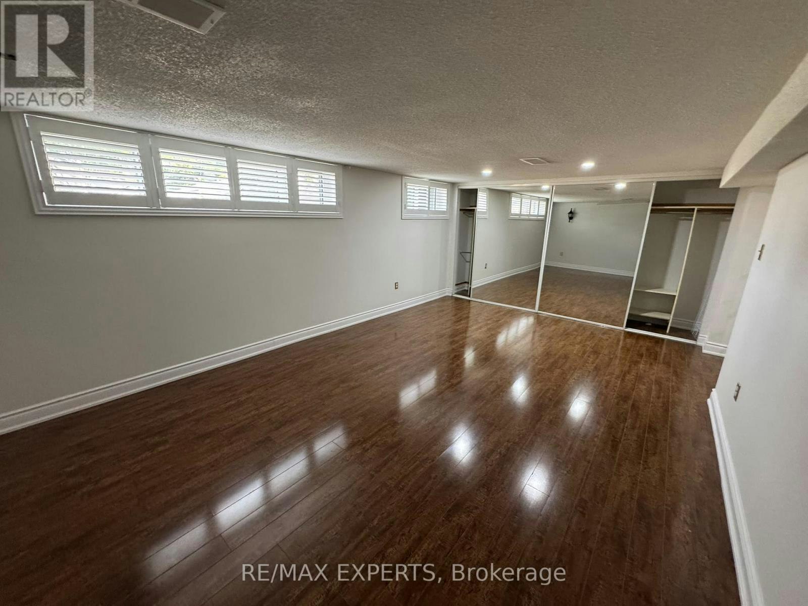 16 Bridgenorth Crescent, Toronto, ON, M9V 2M3 - 3