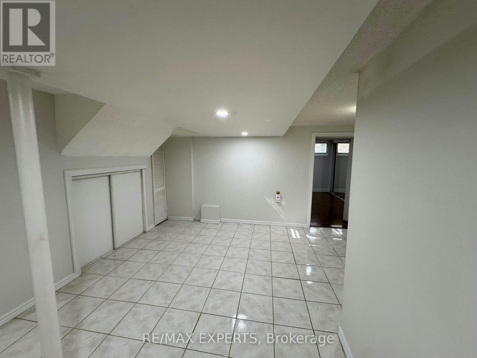 16 Bridgenorth Crescent, Toronto, ON, M9V 2M3 - 10