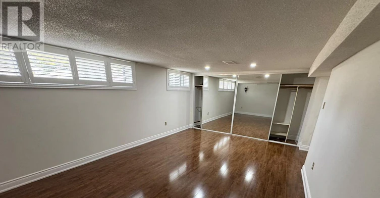 16 Bridgenorth Crescent, Toronto, ON, M9V 2M3 - 4
