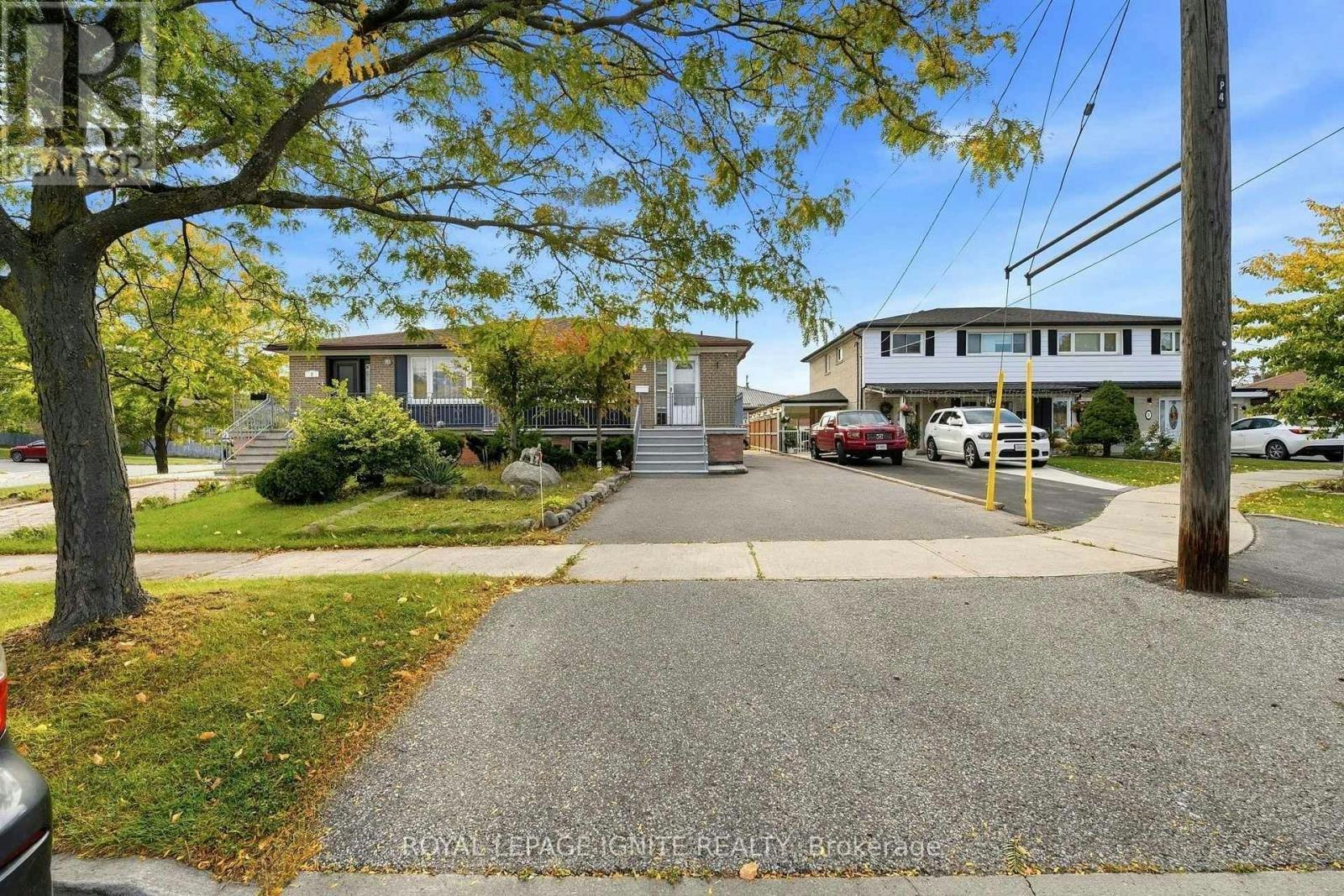 4 Buttercup Court, Toronto, ON, M9L 2M9