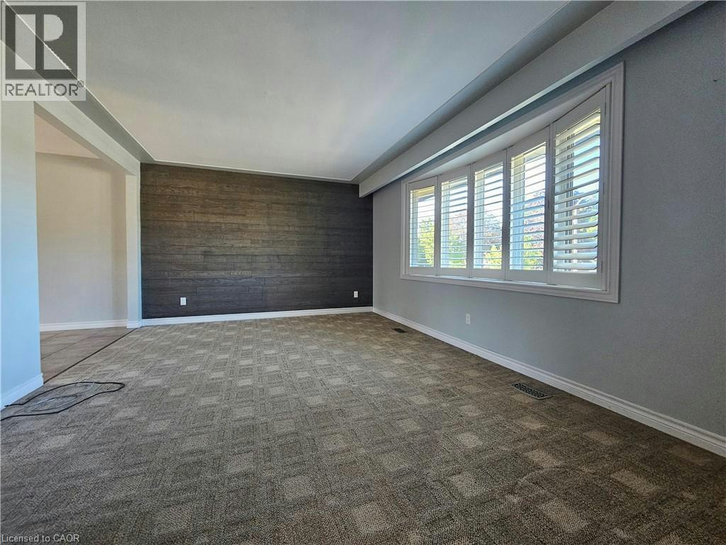 8 Coventry Drive, Kitchener, ON, N2A 1N3 - 3