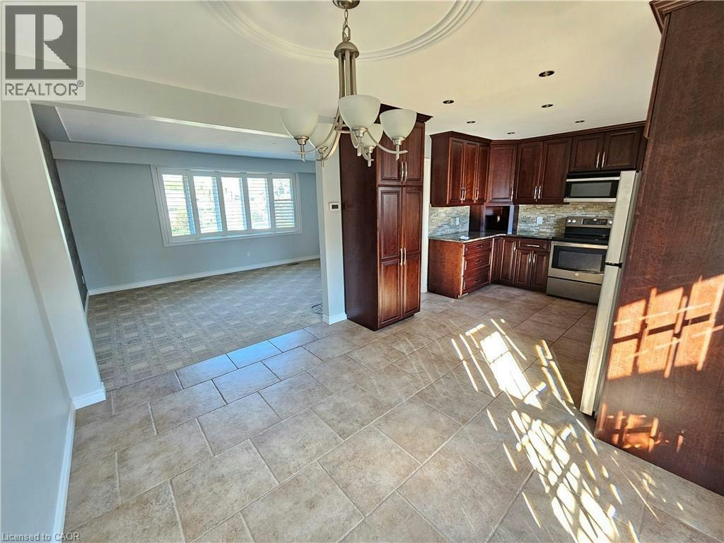 8 Coventry Drive, Kitchener, ON, N2A 1N3 - 5