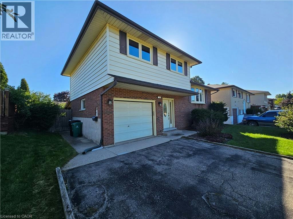 8 Coventry Drive, Kitchener, ON, N2A 1N3