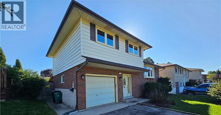 8 Coventry Drive, Kitchener, ON, N2A 1N3