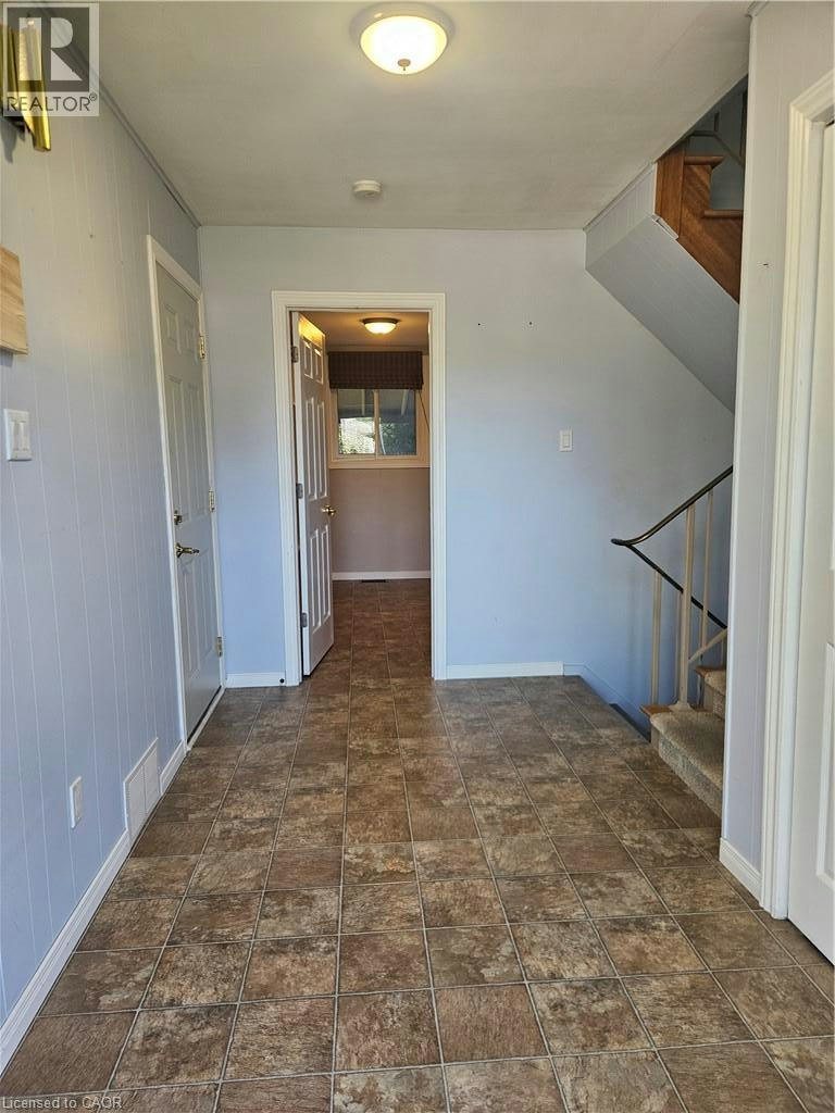 8 Coventry Drive, Kitchener, ON, N2A 1N3 - 2