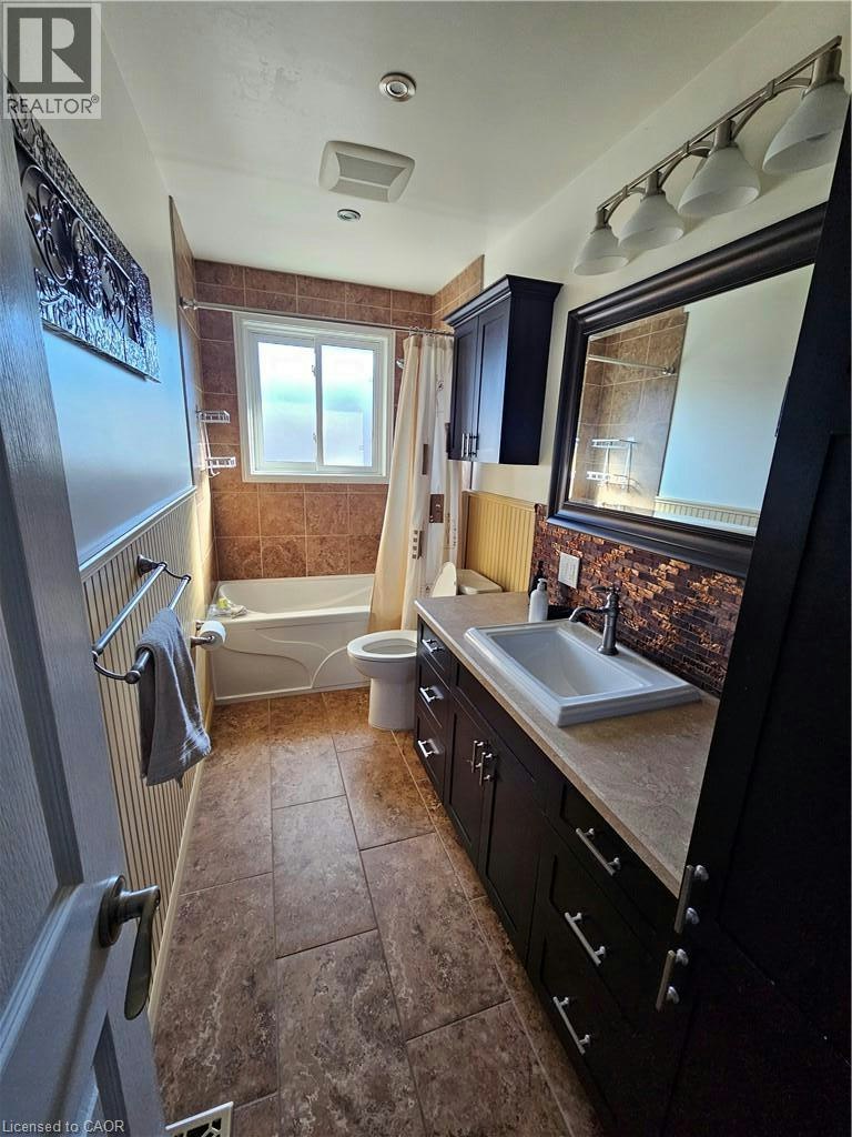 8 Coventry Drive, Kitchener, ON, N2A 1N3 - 9