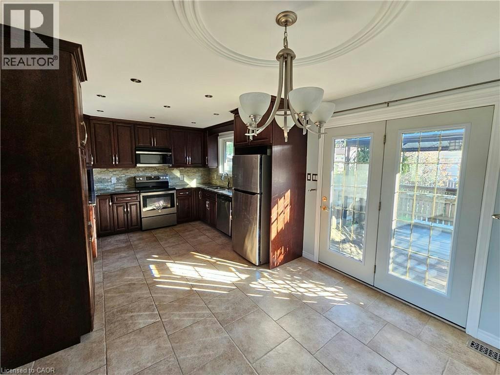 8 Coventry Drive, Kitchener, ON, N2A 1N3 - 4