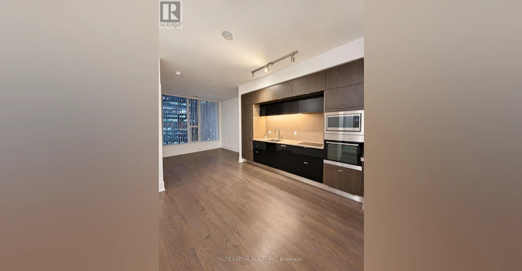 3813-10 York Street, Toronto, ON, M5J 2Z2 - 3