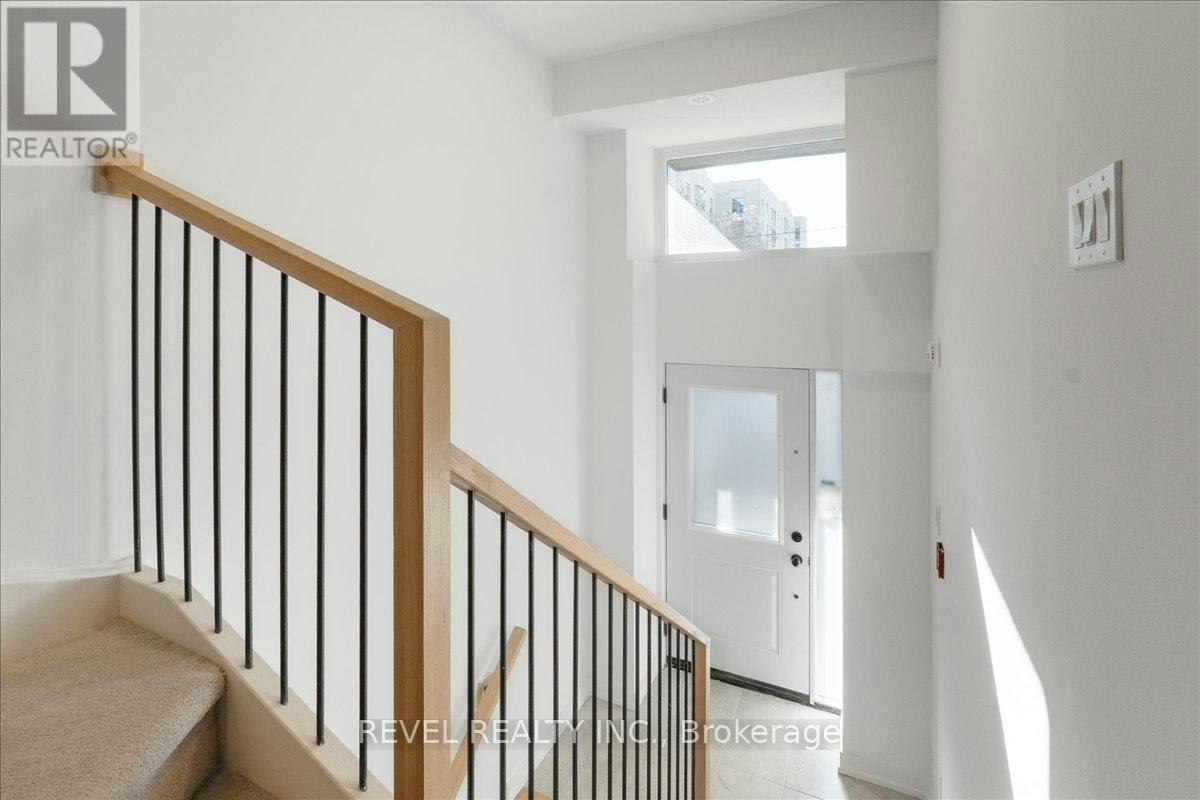 7-200 Railway Engine House Way, Whitby, ON, L1N 0P7 - 4