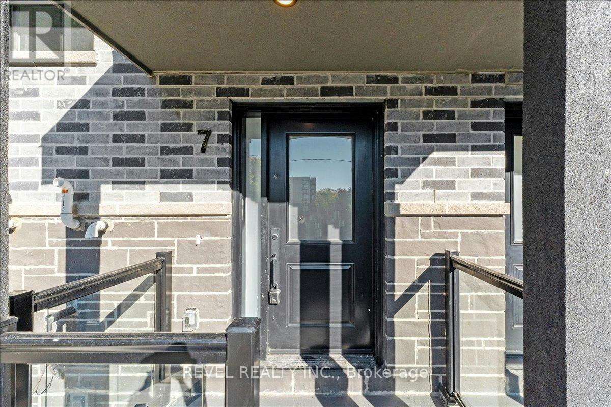 7-200 Railway Engine House Way, Whitby, ON, L1N 0P7 - 3