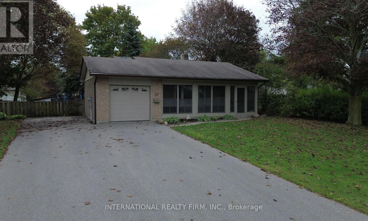 9 Vaughan Avenue
