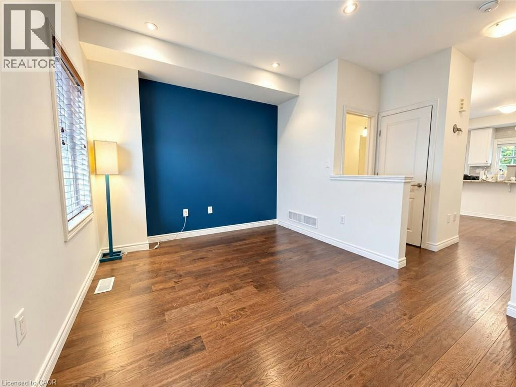 9 Hyde Park Mews, Kitchener, ON, N2H 0B2 - 8