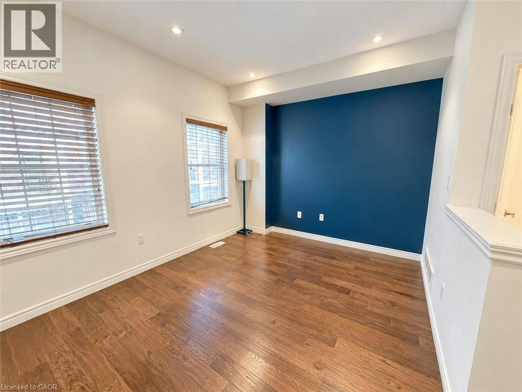 9 Hyde Park Mews, Kitchener, ON, N2H 0B2 - 7