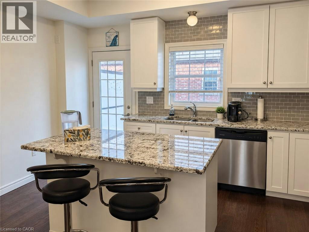 9 Hyde Park Mews, Kitchener, ON, N2H 0B2 - 4