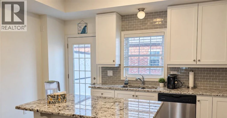 9 Hyde Park Mews, Kitchener, ON, N2H 0B2 - 4