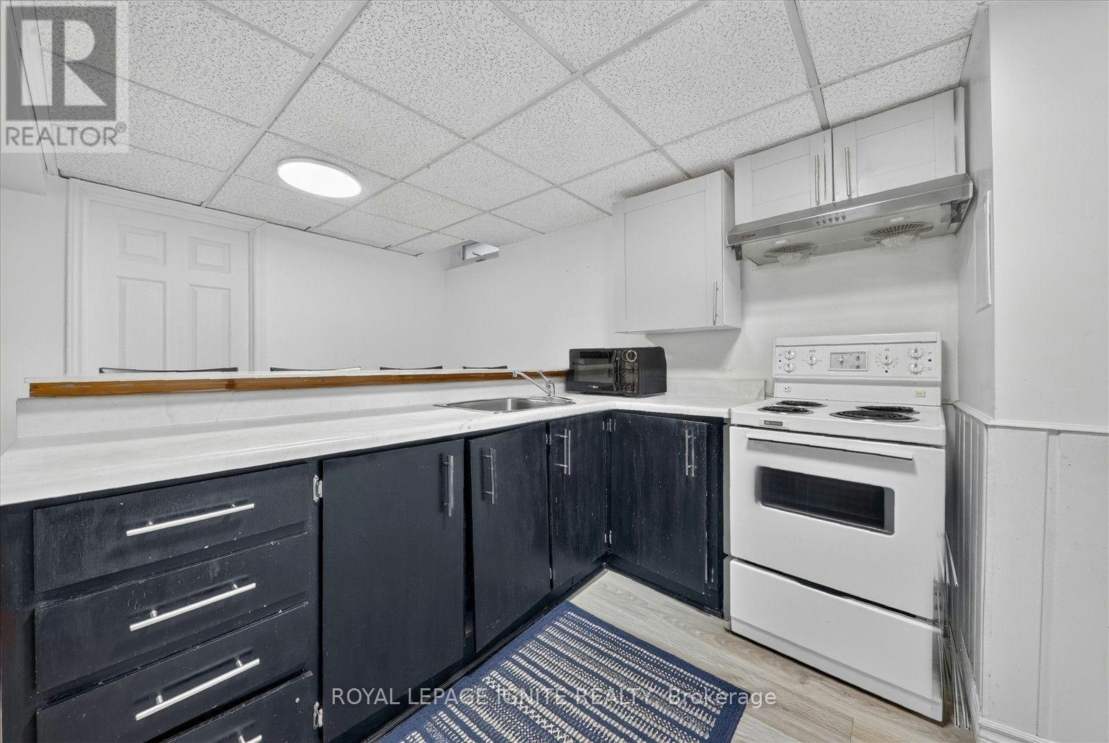 39 Longfellow Court, Whitby, ON, L1N 6V7 - 8