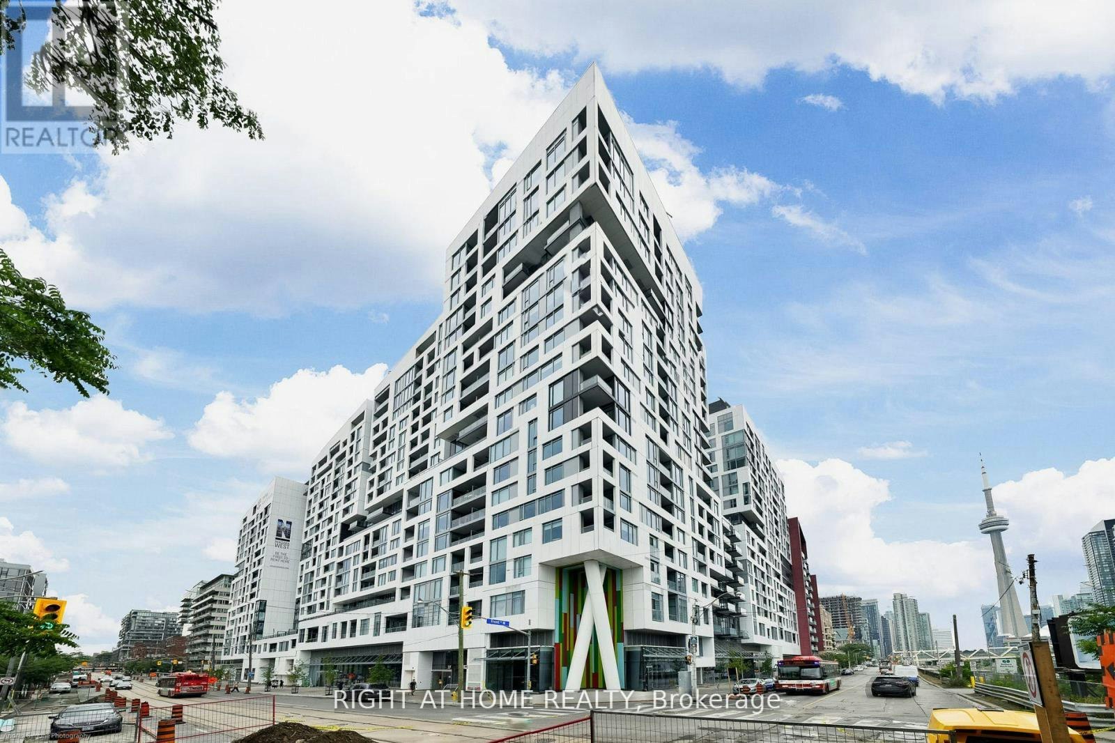 1416W-27 Bathurst Street, Toronto, ON, M5V 2P1