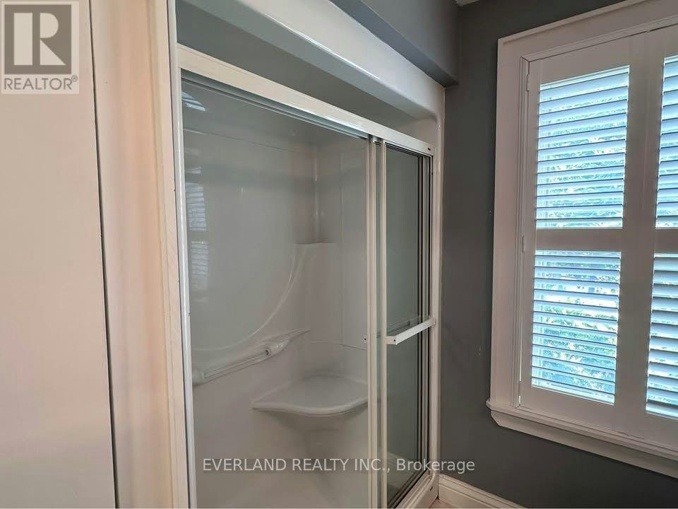 ENSUITE ROOM-3369 St Paul Avenue, Niagara Falls, ON, L2J 2M3 - 9