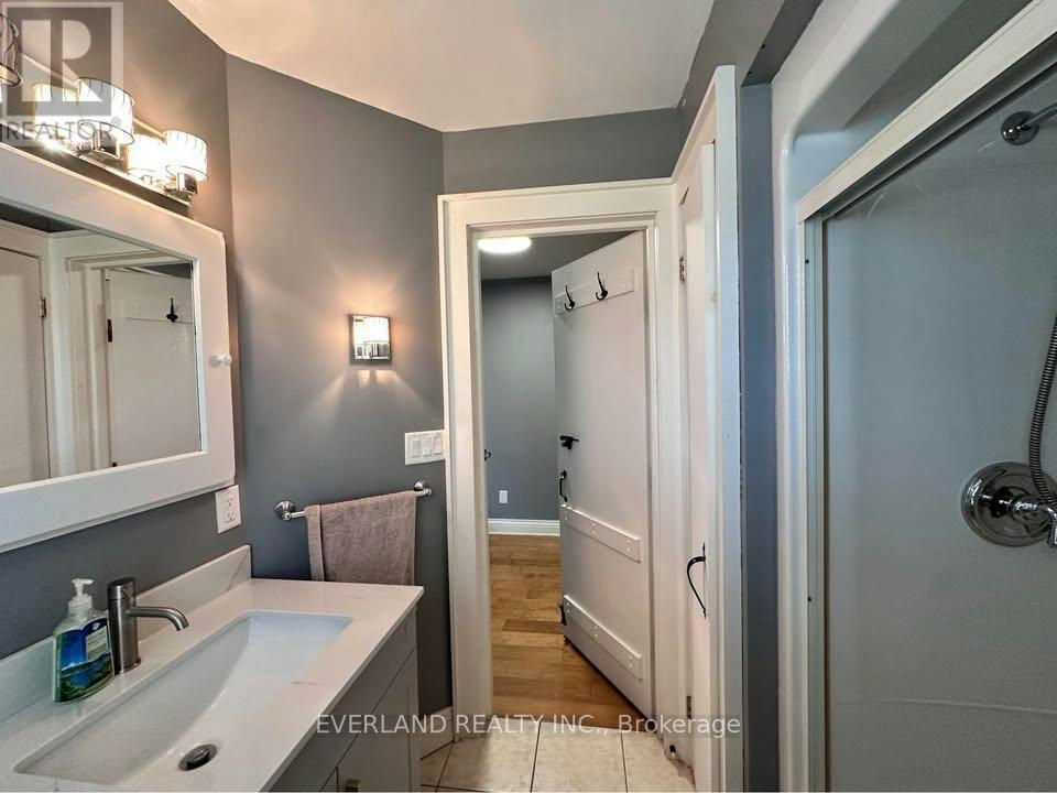 ENSUITE ROOM-3369 St Paul Avenue, Niagara Falls, ON, L2J 2M3 - 10