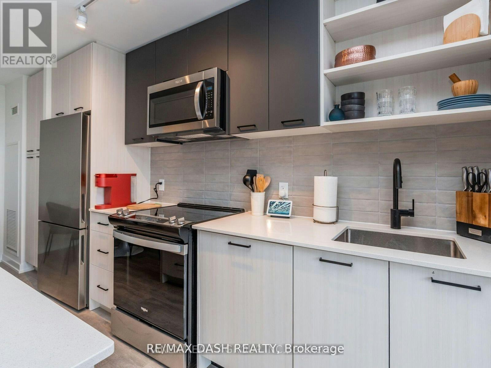 723-2300 St. Clair Avenue W, Toronto, ON, M6N 1K8 - 7