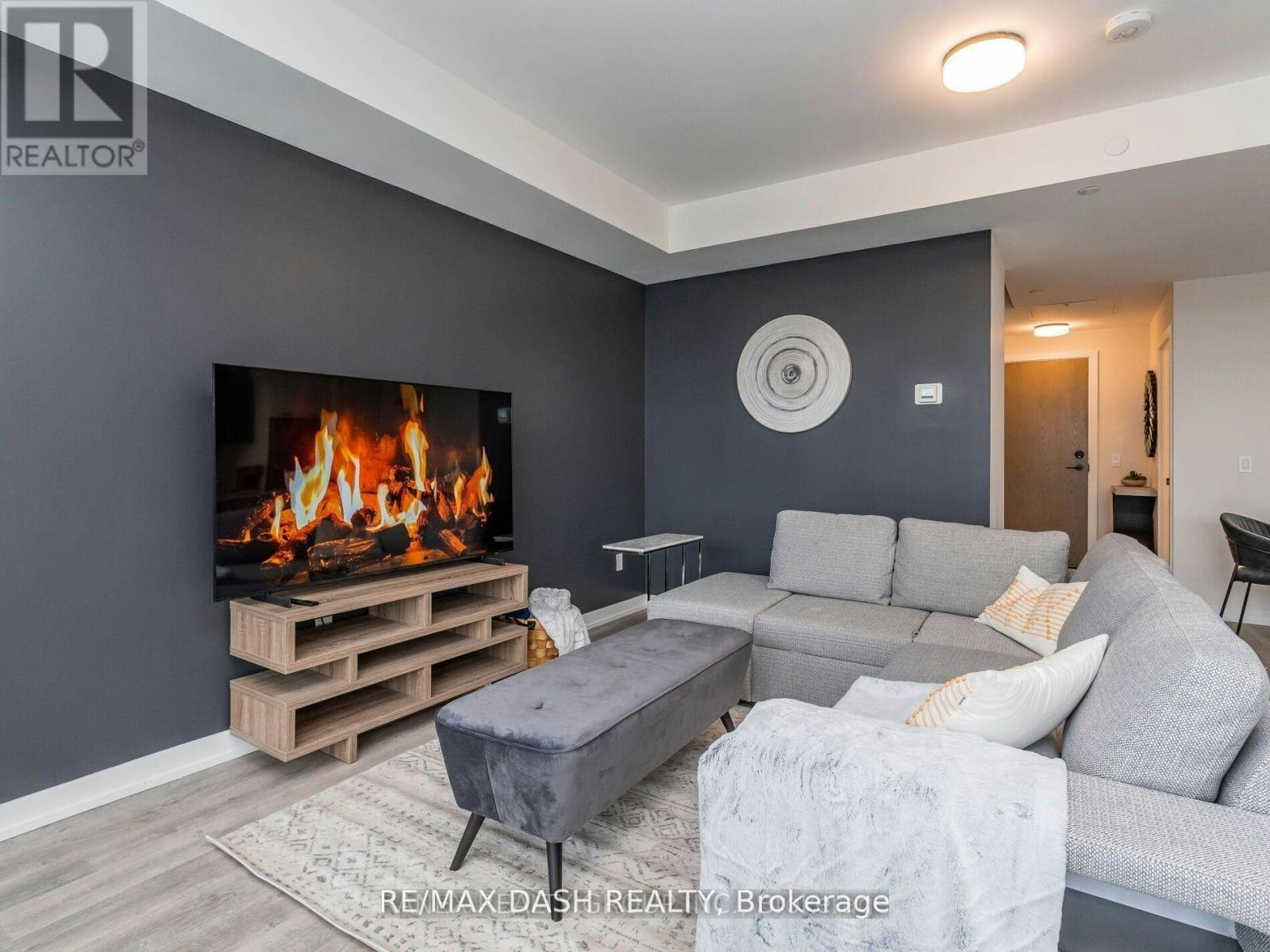723-2300 St. Clair Avenue W, Toronto, ON, M6N 1K8 - 11