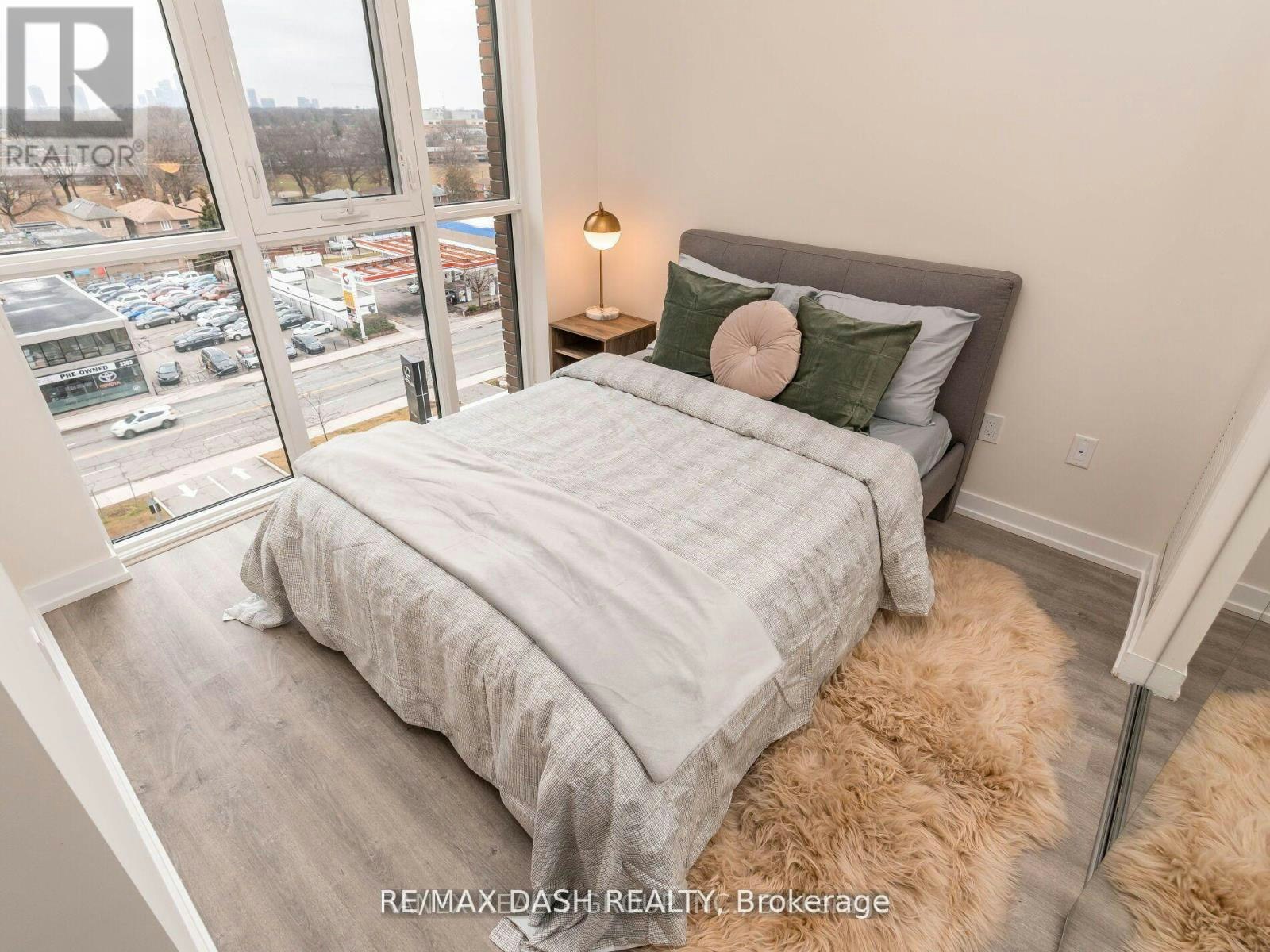 723-2300 St. Clair Avenue W, Toronto, ON, M6N 1K8 - 29