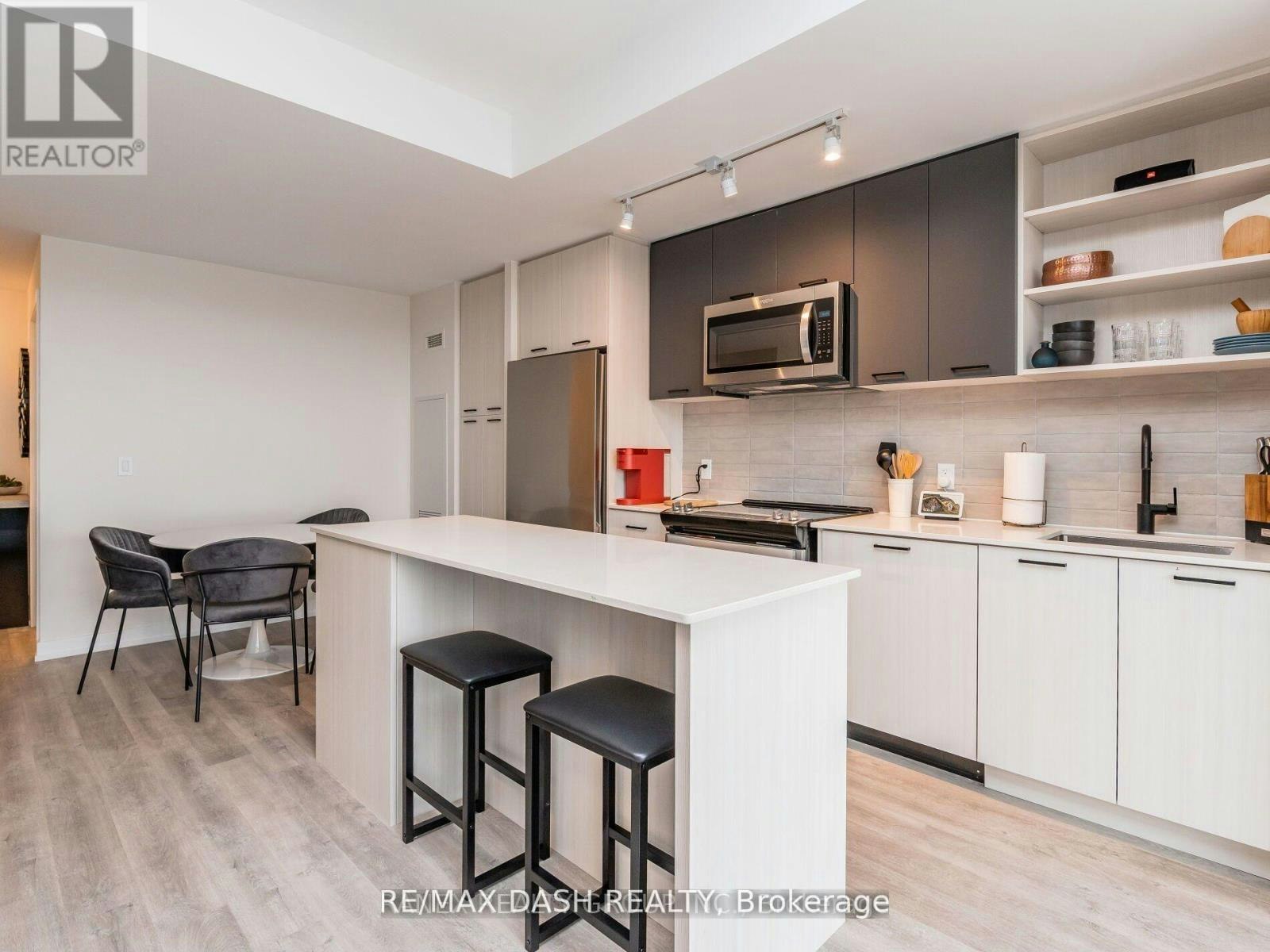 723-2300 St. Clair Avenue W, Toronto, ON, M6N 1K8 - 16