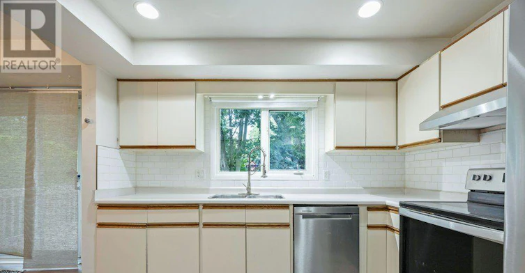 1245 Victoria Drive, London, ON, N5Y 4E3 - 5