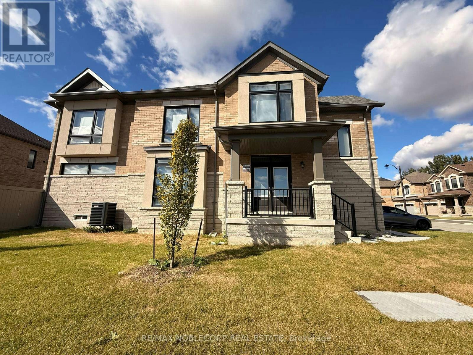 45 Arnold Circle, Brampton, ON, L7A 5M2 - 2