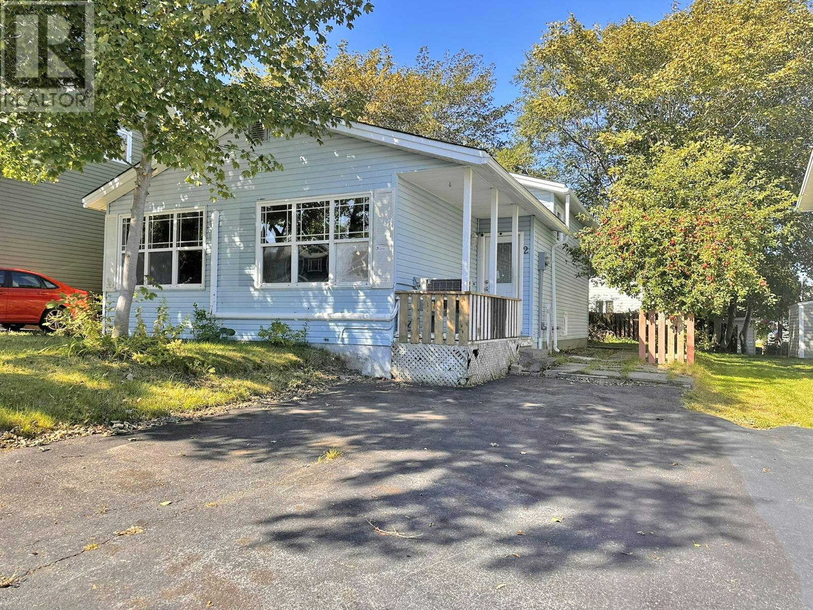 2 Mcmaster Place, Mount Pearl, NL, A1N 2X5