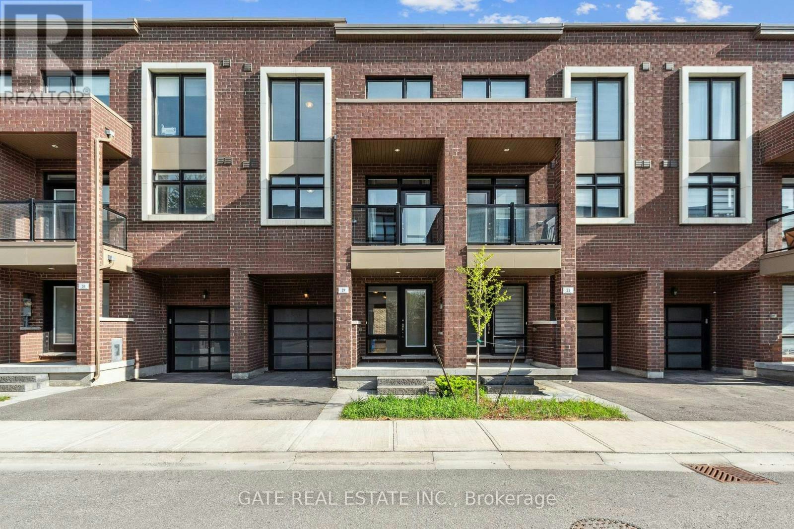 27 Moneypenny Place, Vaughan, ON, L4J 0K9