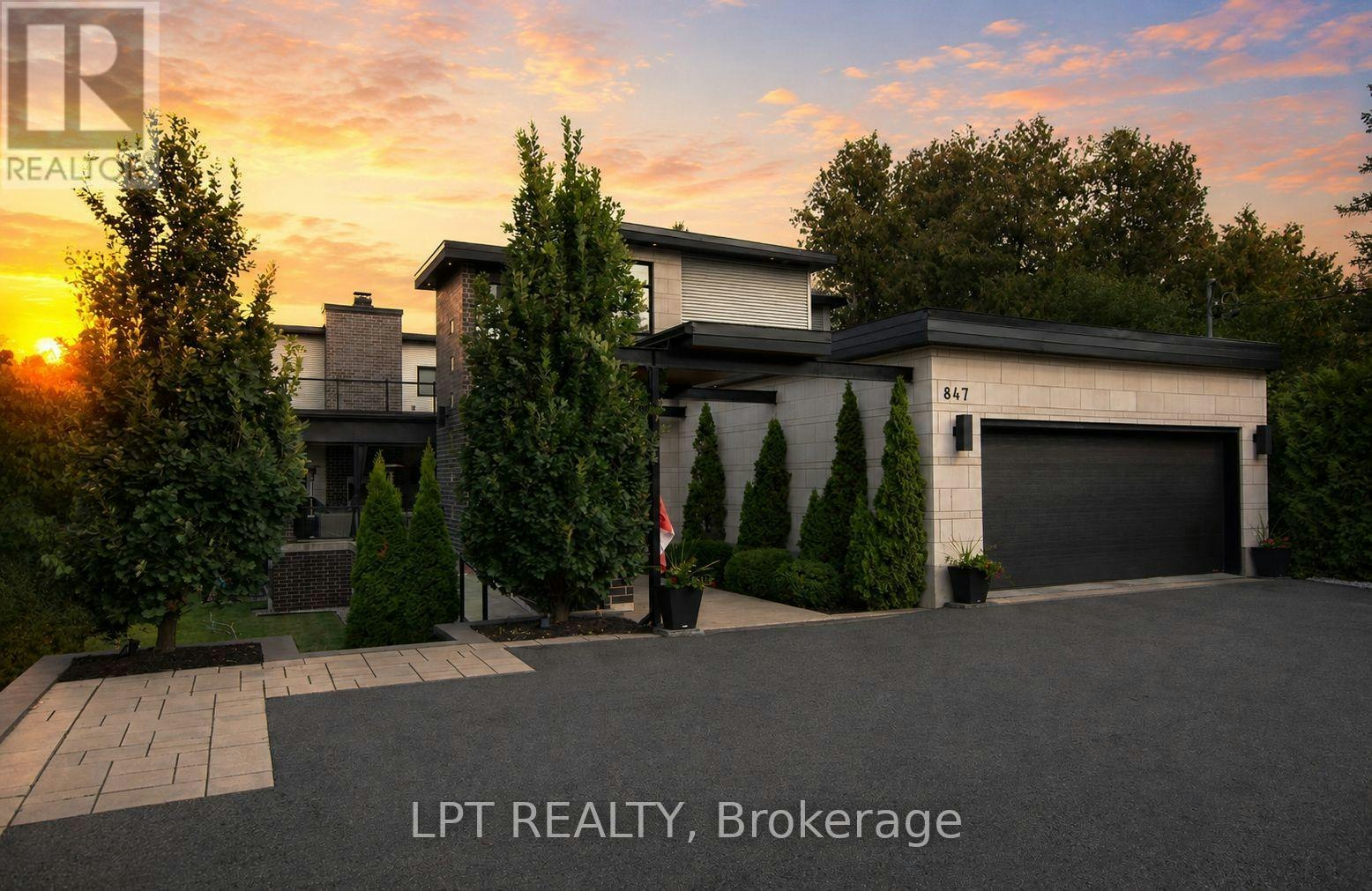 847 Walkley Road, Ottawa, ON, K1V 6R6