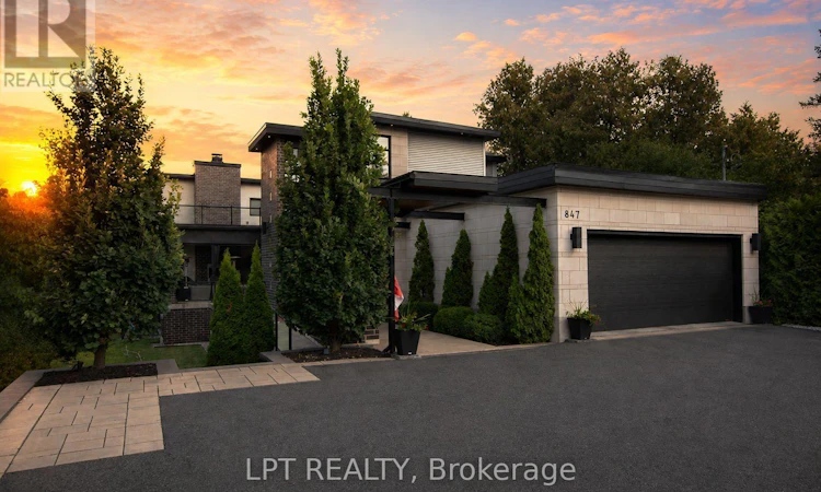 847 Walkley Road