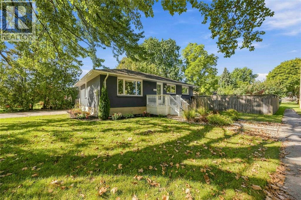 957 Kensington Boulevard, Sarnia, ON, N7S 1M9