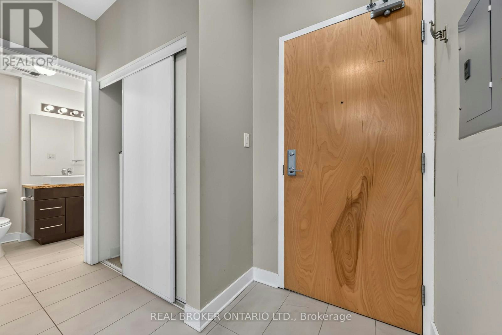 201-360 Cumberland Street, Ottawa, ON, K1N 0B1 - 4
