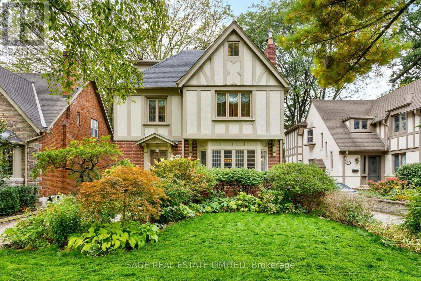 124 Brentwood Road N, Toronto, ON, M8X 2C6