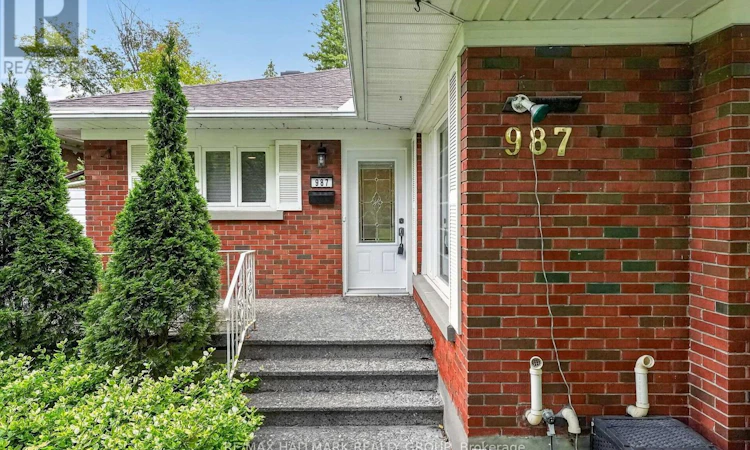 987 Neville Street