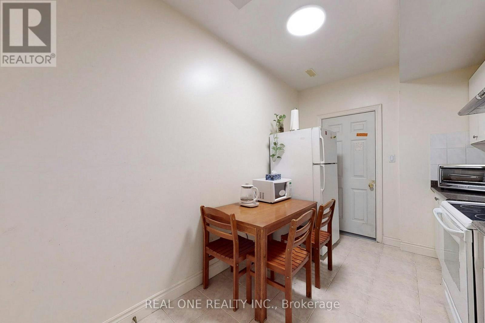 75 Green Meadows Circle, Toronto, ON, M2J 5G6 - 5
