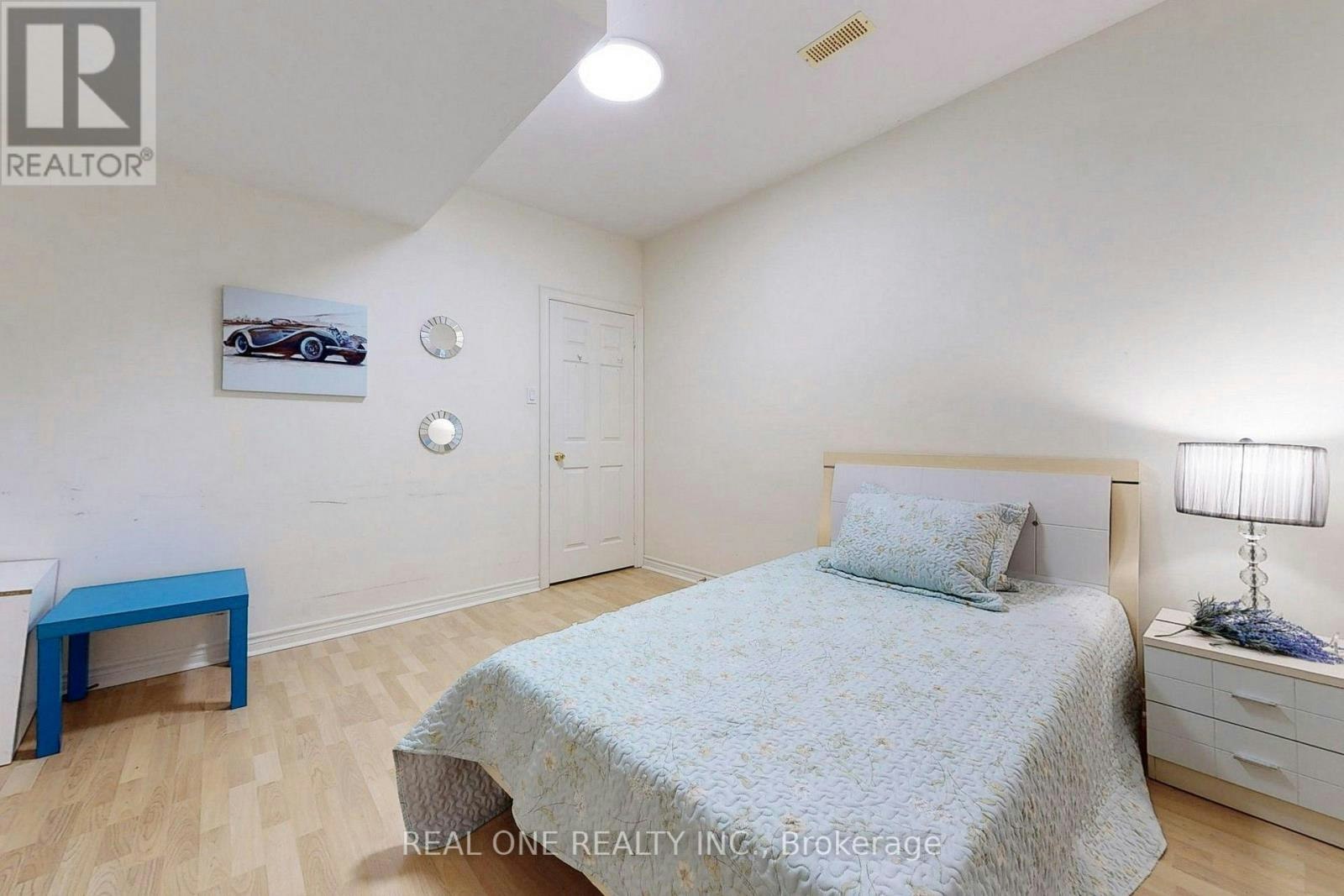75 Green Meadows Circle, Toronto, ON, M2J 5G6 - 9