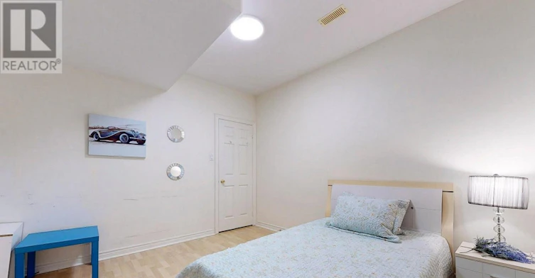 75 Green Meadows Circle, Toronto, ON, M2J 5G6 - 9
