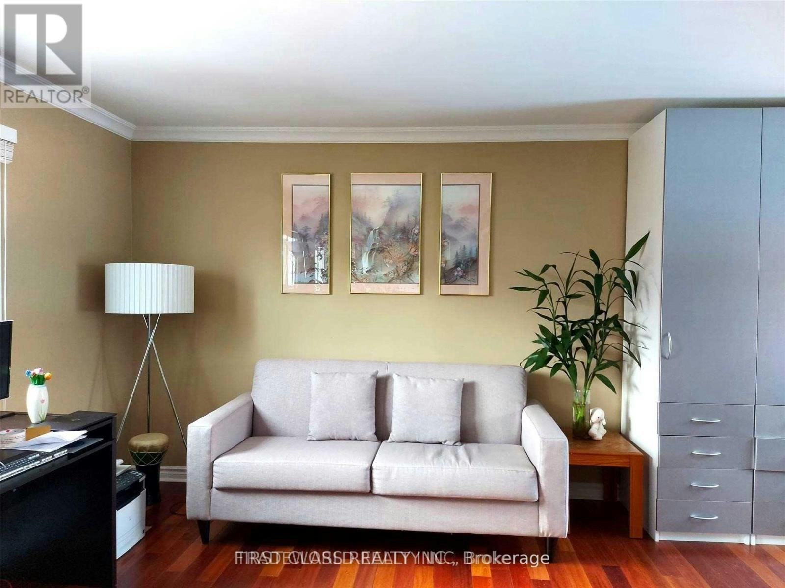 1-880 Leslie Valley Drive, Newmarket, ON, L3Y 7G9 - 9