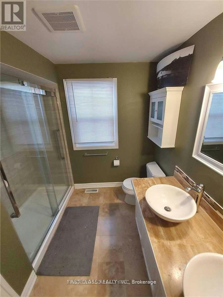 1-880 Leslie Valley Drive, Newmarket, ON, L3Y 7G9 - 3
