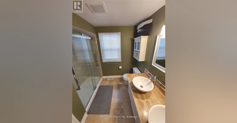 1-880 Leslie Valley Drive, Newmarket, ON, L3Y 7G9 - 3