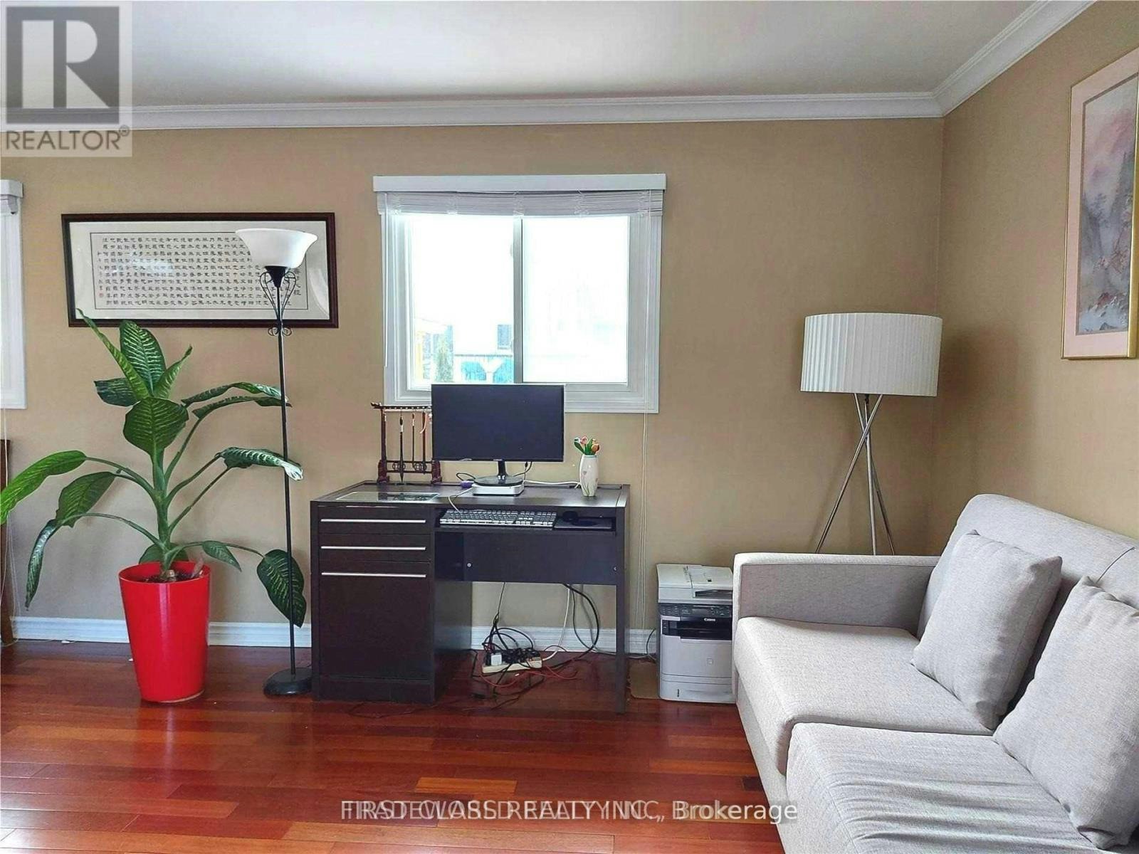 1-880 Leslie Valley Drive, Newmarket, ON, L3Y 7G9 - 7